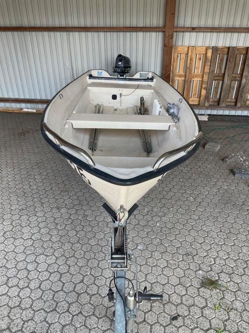 Polyester visboot, Watersport en Boten, Vis- en Consoleboten, Zo goed als nieuw, Tot 10 pk, 3 tot 6 meter, Benzine, Buitenboordmotor