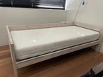 Een persoons bed, Huis en Inrichting, Ophalen, 90 cm, 200 cm, Hout