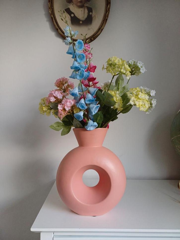 Vaas met gat - Uniek design!, Huis en Inrichting, Woonaccessoires | Vazen, Zo goed als nieuw, Overige kleuren, Minder dan 50 cm