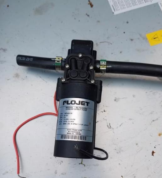 Flojet pompje met drukschakelaar, Tuin en Terras, Waterpompen, Zo goed als nieuw, Elektrisch, Beregeningspomp, Ophalen