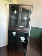 Mooi vitrinekast IKEA BJURSTA met lade & glazen legplanken, Huis en Inrichting, Kasten | Vitrinekasten, Zo goed als nieuw, 150 tot 200 cm