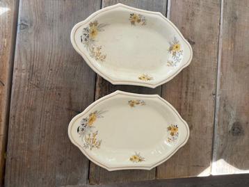 2 x vintage schalen. Mosa Maastricht plateel. Geel met goud. beschikbaar voor biedingen