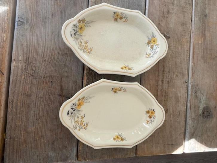 2 x vintage schalen. Mosa Maastricht plateel. Geel met goud., Antiek en Kunst, Antiek | Servies los, Ophalen
