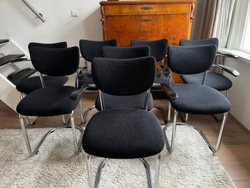 8 Gispen 3011 stoelen beschikbaar voor biedingen