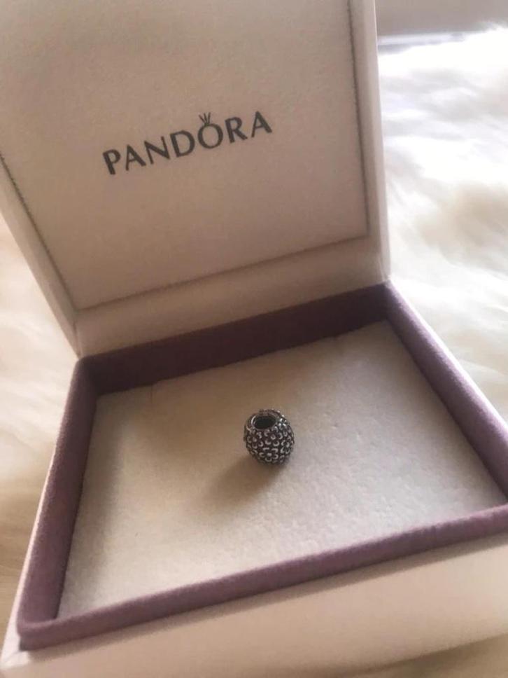 Zilveren Pandora bloemen bedel, Sieraden, Tassen en Uiterlijk, Bedels, Zo goed als nieuw, Pandora, Zilver, 1 bedel, Verzenden