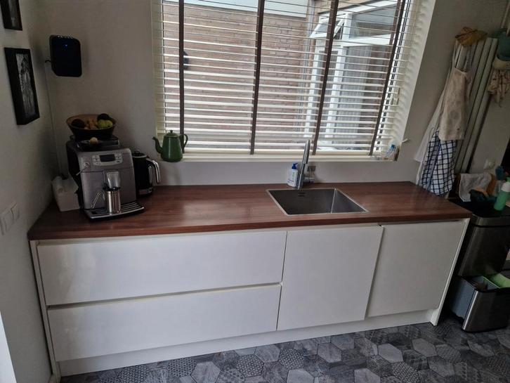 Mooie hoogglans keuken met spoelbak en vaatwasser, Huis en Inrichting, Keuken | Complete keukens, Zo goed als nieuw, Enkelwandige keuken