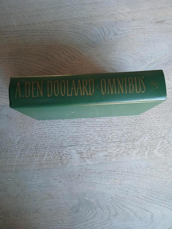 A. Den Doolaard Omnibus - 1959 - Liefhebberseditie, Boeken, Romans, Gelezen, Nederland, Ophalen