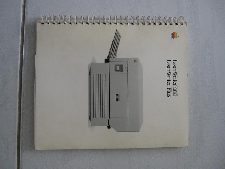 Gebruiksaanwijzing voor een Apple Laser printer uit de jaren, Computers en Software, Printers, Gebruikt, Printer, Laserprinter