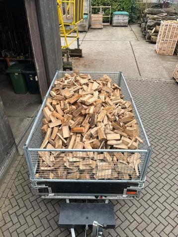Over gedroogd haardhout stookmix beschikbaar voor biedingen