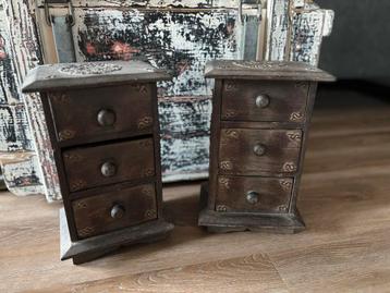 Houten Kastjes met Lades - Set van 2 beschikbaar voor biedingen