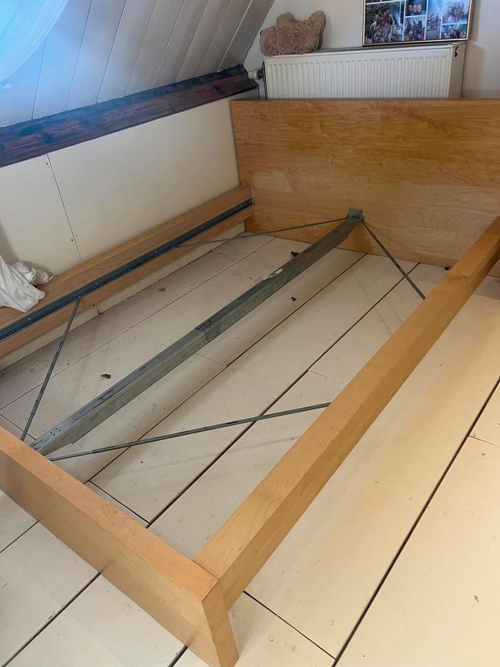 Malm bed 140x200 - 2 jaar oud, Huis en Inrichting, Slaapkamer | Bedden, Gebruikt, Tweepersoons, 140 cm, 200 cm, Hout, Bruin, Ophalen of Verzenden