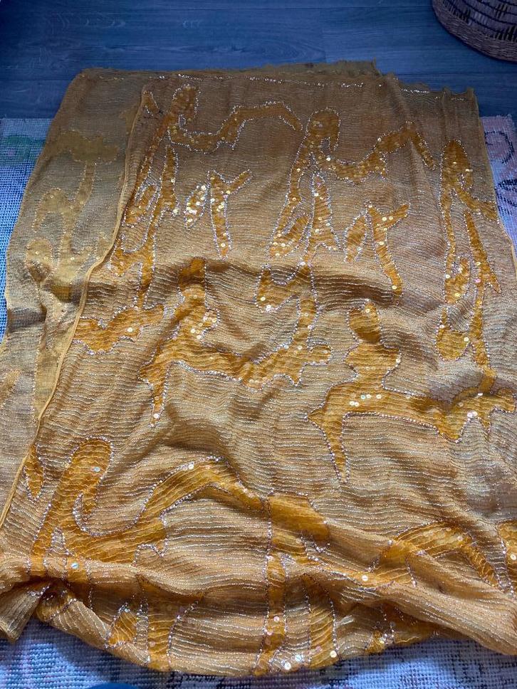 Vintage geel goudkleur geborduurd pailletten sari sjaal boho, Hobby en Vrije tijd, Stoffen en Lappen, Gebruikt, Satijn of Zijde