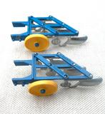 Britains drieweg ploeg 2 stuks. 1/32., Ophalen of Verzenden, Gebruikt, Tractor of Landbouw, Britains