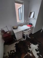 Vintage wit houten bureau met 8 laden en bureaustoel, Ophalen, Gebruikt