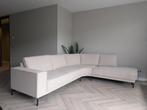 Trendy beige hoekbank Taroona met eiland, Huis en Inrichting, Banken | Complete zithoeken, Ophalen, Zo goed als nieuw