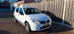Dacia Sandero 1.2 16V Ambiance 2010 Wit, Auto's, Voorwielaandrijving, 74 pk, 31 €/maand, Wit