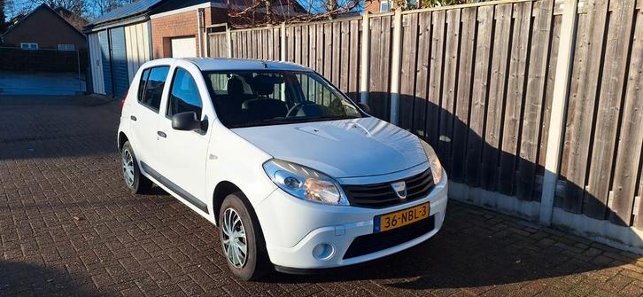 Dacia Sandero 1.2 16V Ambiance 2010 Wit, Auto's, Dacia, Particulier, Sandero, Benzine, B, Hatchback, Handgeschakeld, Origineel Nederlands