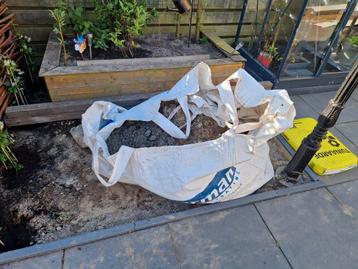 Gratis zand  beschikbaar voor biedingen
