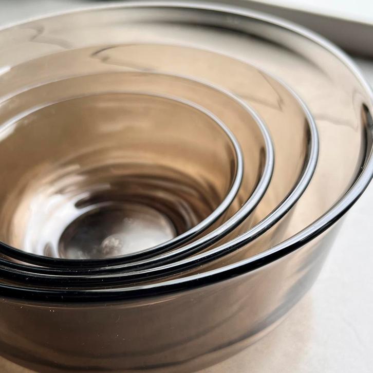 Neste vintage rookglas schalen Arcoroc France, Huis en Inrichting, Keuken | Servies, Zo goed als nieuw, Schaal of Schalen, Overige stijlen