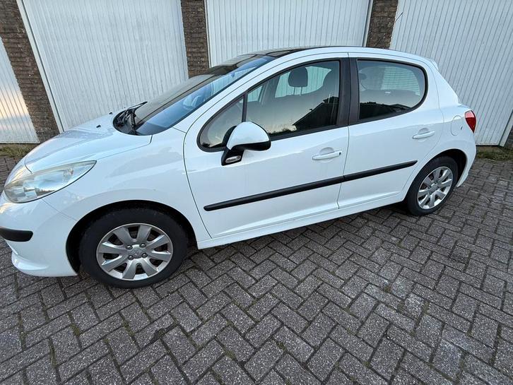 Peugeot 207 1.4 16V 5DRS 2007 Wit, Auto's, Peugeot, Particulier, ABS, Airbags, Boordcomputer, Elektrische buitenspiegels, Elektrische ramen