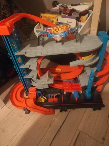 Hot Wheels ultimate garage