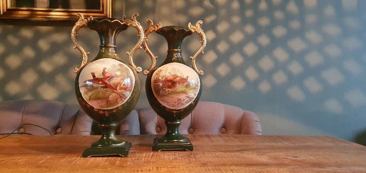 Set antieke vazen van aardwerk met decoratie van patrijzen., Antiek en Kunst, Antiek | Keramiek en Aardewerk, Ophalen of Verzenden