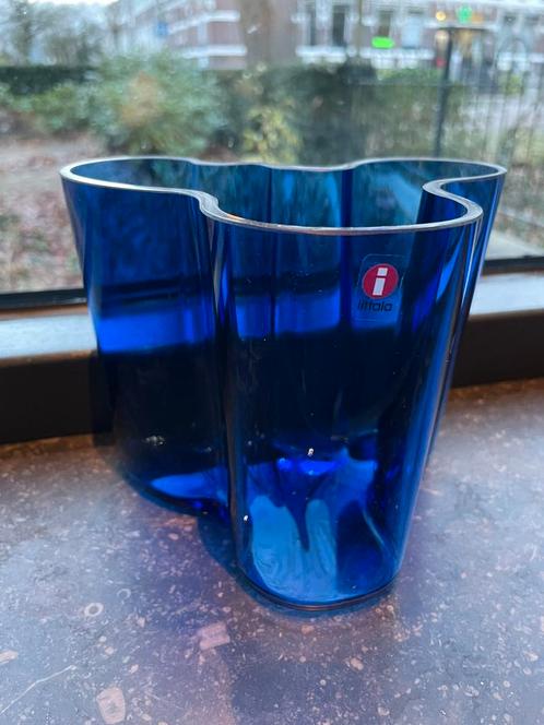 Iittala Alvar Aalto tafelvaas 120mm ultramarine blauw, Huis en Inrichting, Woonaccessoires | Vazen, Blauw, Minder dan 50 cm, Glas