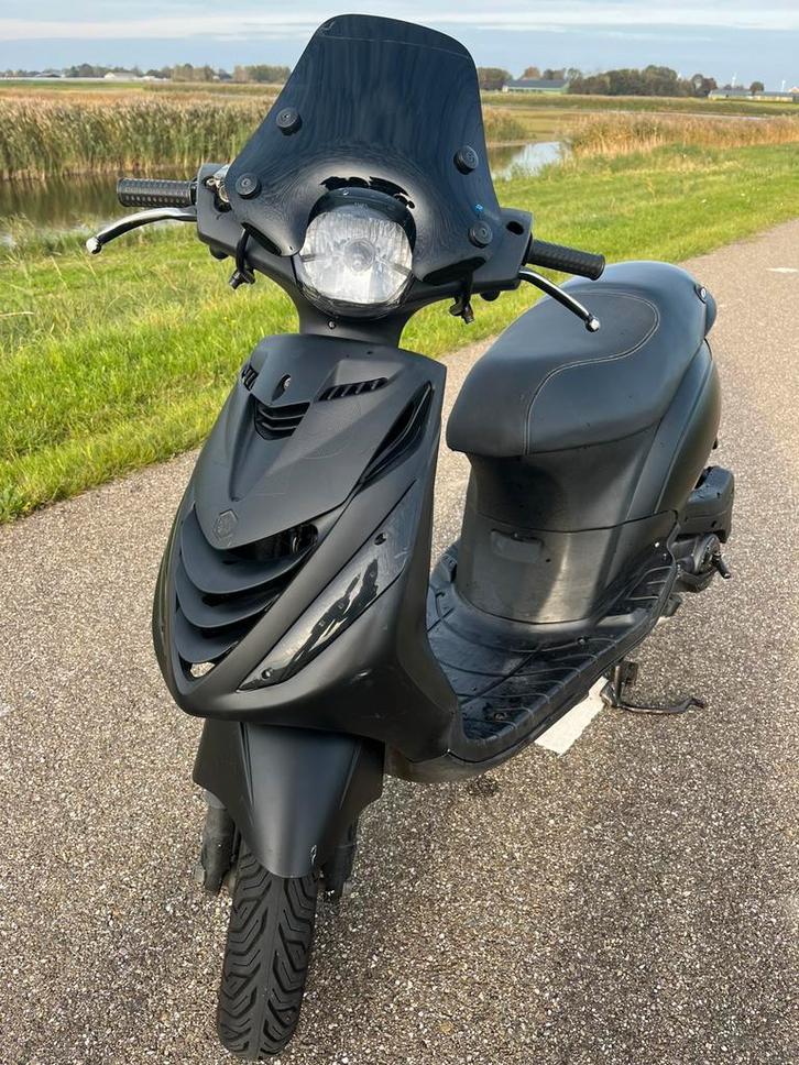 Piaggio zip 4t 7000km, Fietsen en Brommers, Scooters | Piaggio, Zo goed als nieuw, Zip, Maximaal 45 km/u, Benzine, Ophalen