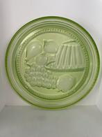 Annagroene schaal uranium glas pudding en fruit Kristalunie?, Ophalen of Verzenden