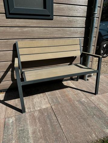 Tuinbank kunstof/metaal beschikbaar voor biedingen