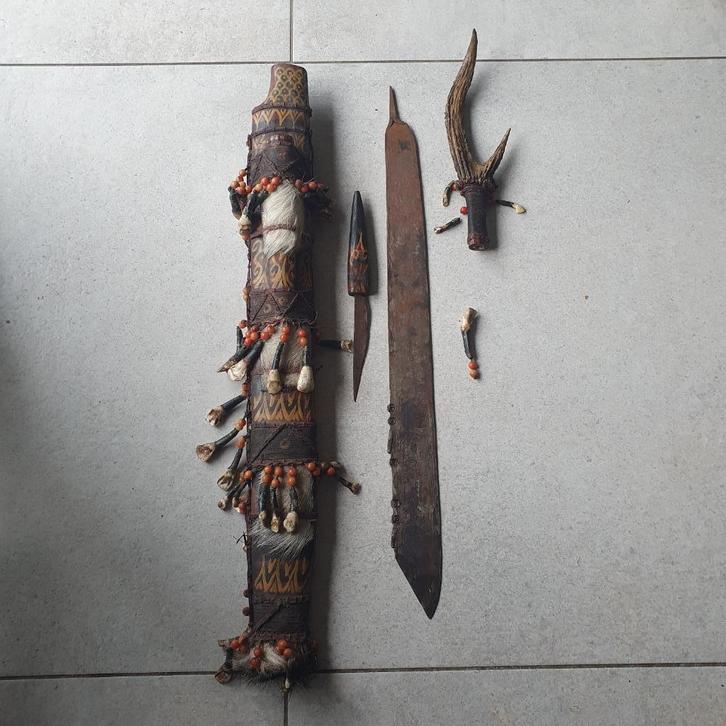 Dayak - Borneo ( Indonesië ) - 80 cm totaal, Antiek en Kunst, Kunst | Niet-Westerse kunst, Ophalen of Verzenden