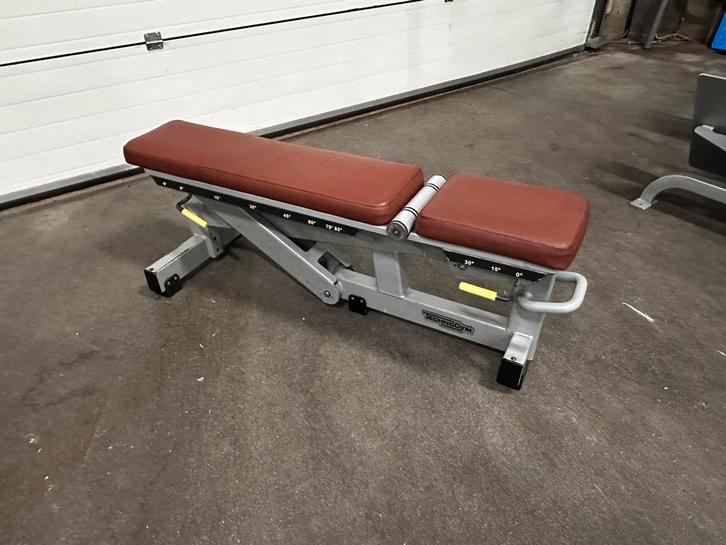 Technogym Pure Strength Adjustable Bench, Sport en Fitness, Fitnessmaterialen, Gebruikt, Fitnessbank, Ophalen