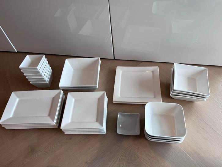Vierkant wit servies, Huis en Inrichting, Keuken | Servies, Zo goed als nieuw, Bord(en), Effen, Keramiek, Ophalen