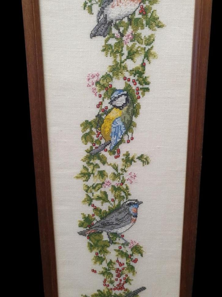 2013 ingelijst fijn borduurwerk met vogels vogeltjes borduur, Hobby en Vrije tijd, Borduren en Borduurmachines, Zo goed als nieuw