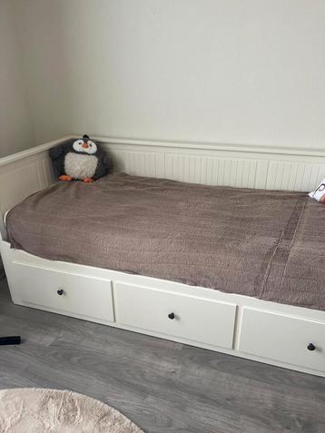Bedbank met 3 lades - gebruikt  ikea Hemmes  beschikbaar voor biedingen