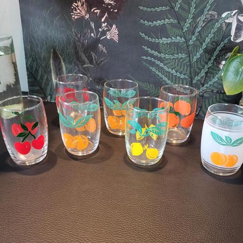 7 Stuks kleine vintage fruit glaasjes. Vintage sapglazen, Verzamelen, Glas en Borrelglaasjes, Gebruikt, Overige typen, Ophalen of Verzenden