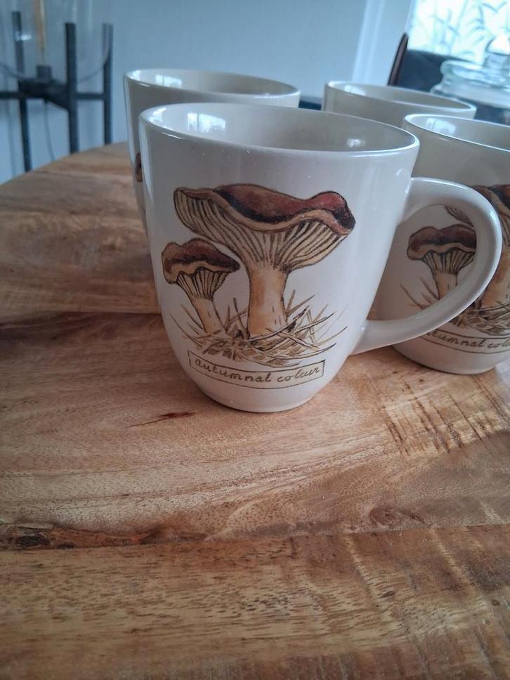 4 Jet bekers met oren - Paddenstoelen design, Huis en Inrichting, Keuken | Servies, Ophalen of Verzenden