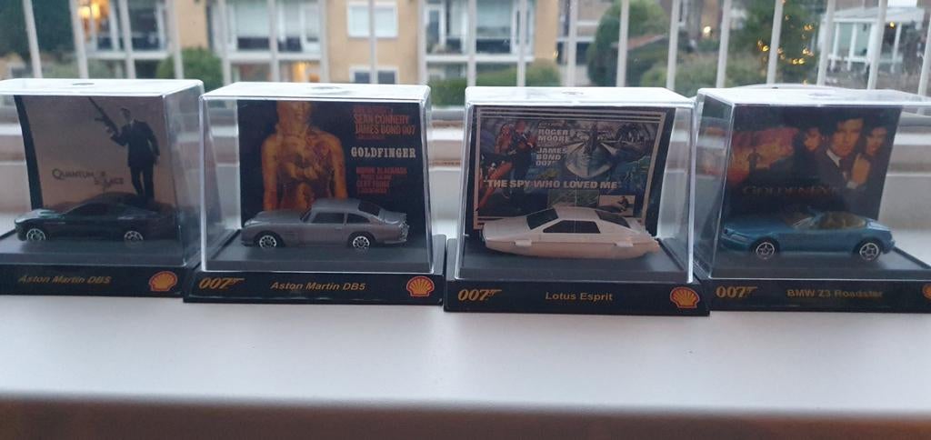 James Bond Auto Collectie - 4 Stuks, Hobby en Vrije tijd, Modelauto's | 1:18, Ophalen of Verzenden, Nieuw, Auto, Overige merken