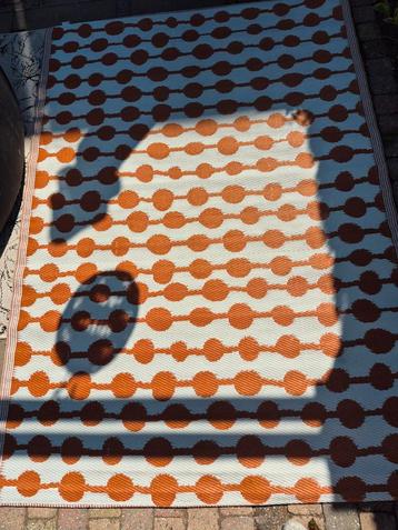 Buiten vloerkleed oranje  beschikbaar voor biedingen