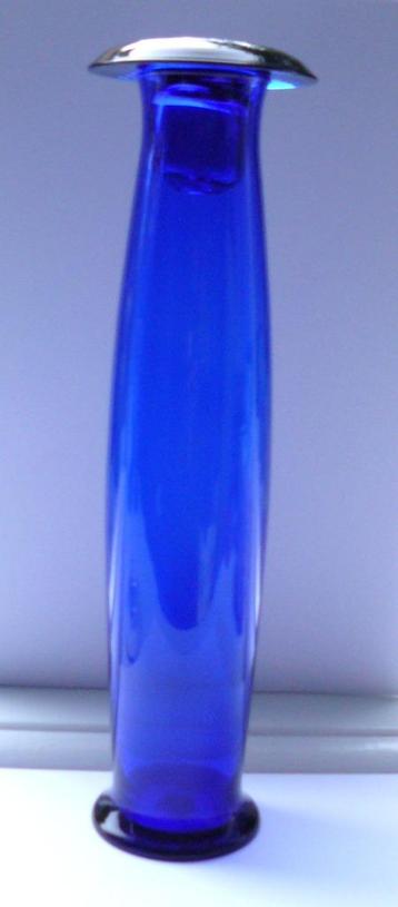 Leerdam, blauw glazen dekselvaas, puntgaaf en mooi ! beschikbaar voor biedingen
