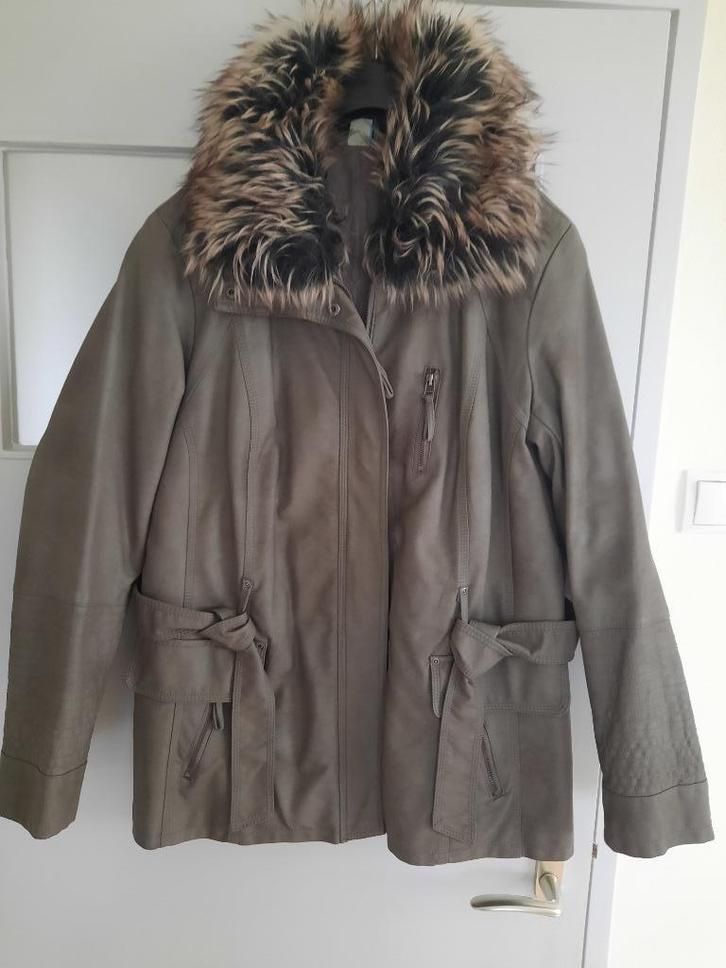 Nog hele nette moderne Winterjas maat 46 als nieuw, Kleding | Dames, Jassen | Winter, Gedragen, Maat 46/48 (XL) of groter, Zwart