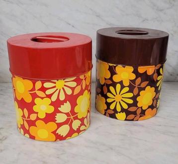 Twee 70's grote flower power blikken. Per stuk €10,- beschikbaar voor biedingen
