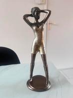 Bronzen beeld vrouw met jurkje van Oliver Tupton, Ophalen of Verzenden, Zo goed als nieuw, Mens