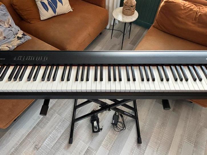 Roland FP 30 digitale piano, Muziek en Instrumenten, Piano's, Gebruikt, Zwart, Ophalen