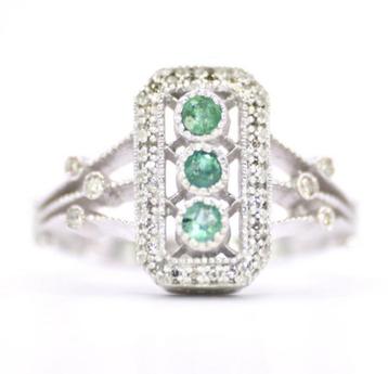 Platina ring met smaragden en diamanten beschikbaar voor biedingen