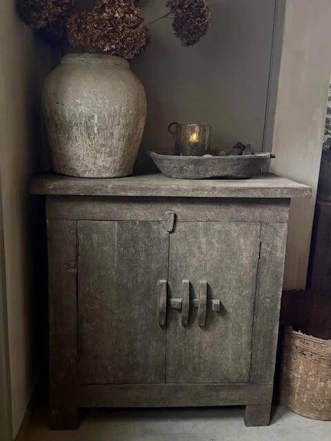 Commode kast dressoir old barn, Huis en Inrichting, Kasten | Dressoirs, Nieuw, 100 tot 150 cm, 25 tot 50 cm, Met deur(en), Met plank(en)