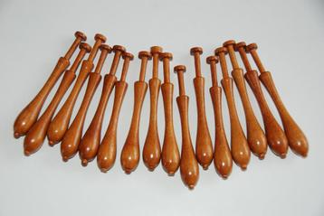 Brocante houten kantklosjes 16 stuks kantklossen beschikbaar voor biedingen