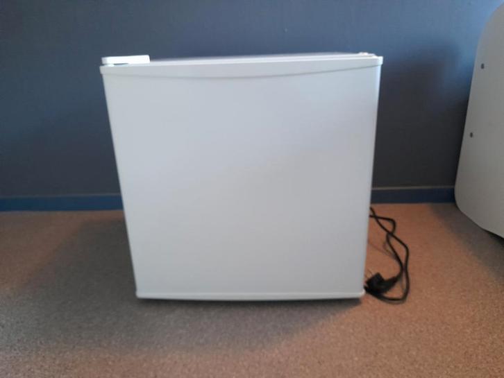 Kleine koelkast Ikea Tillreda, Witgoed en Apparatuur, Koelkasten en IJskasten, Nieuw, Met vriesvak, Minder dan 75 liter, Minder dan 85 cm