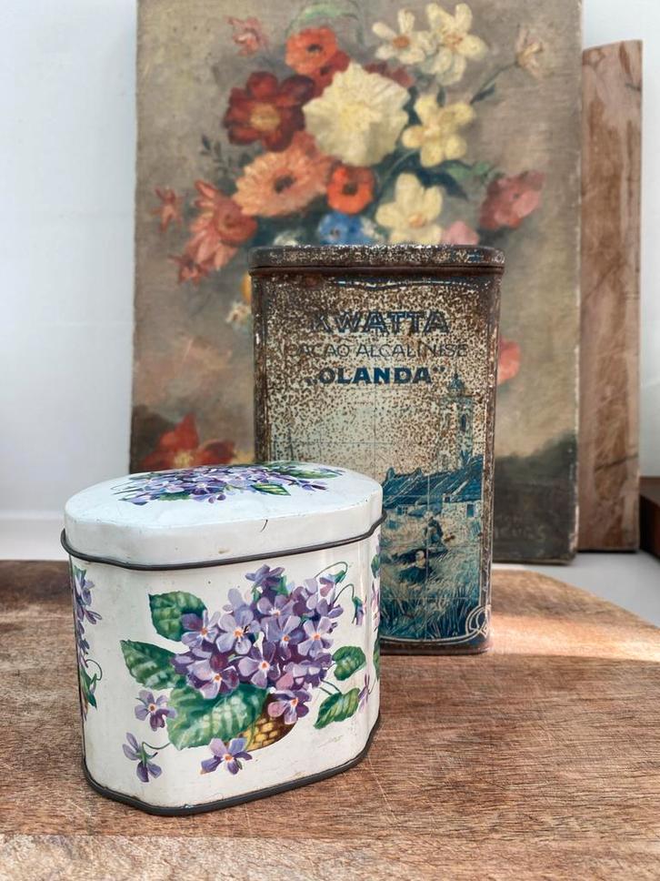 Klein Engels Koekblikje met Viooltjes, Antiek en Kunst, Antiek | Tin, Ophalen of Verzenden