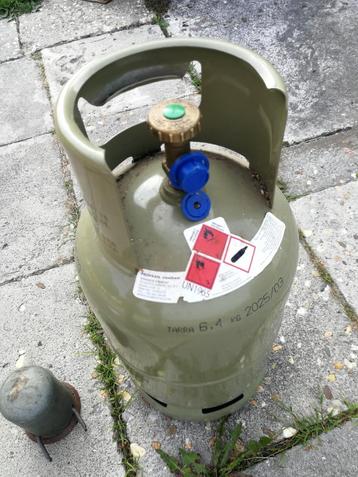 Groene gasfles butaan gas camping. Datum op fles maart 2025 beschikbaar voor biedingen